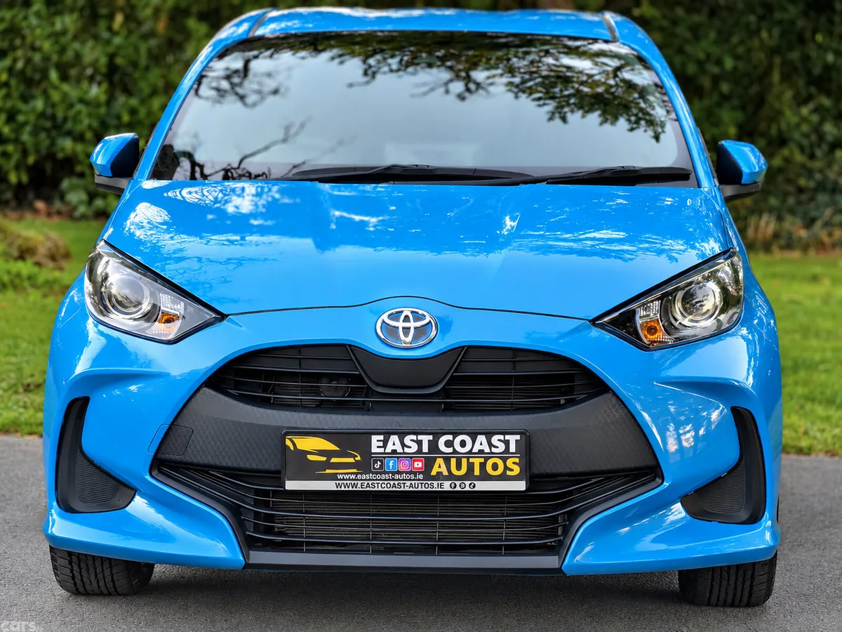 Toyota Yaris Hatchback, Petrol Hybrid, 2023, Blue