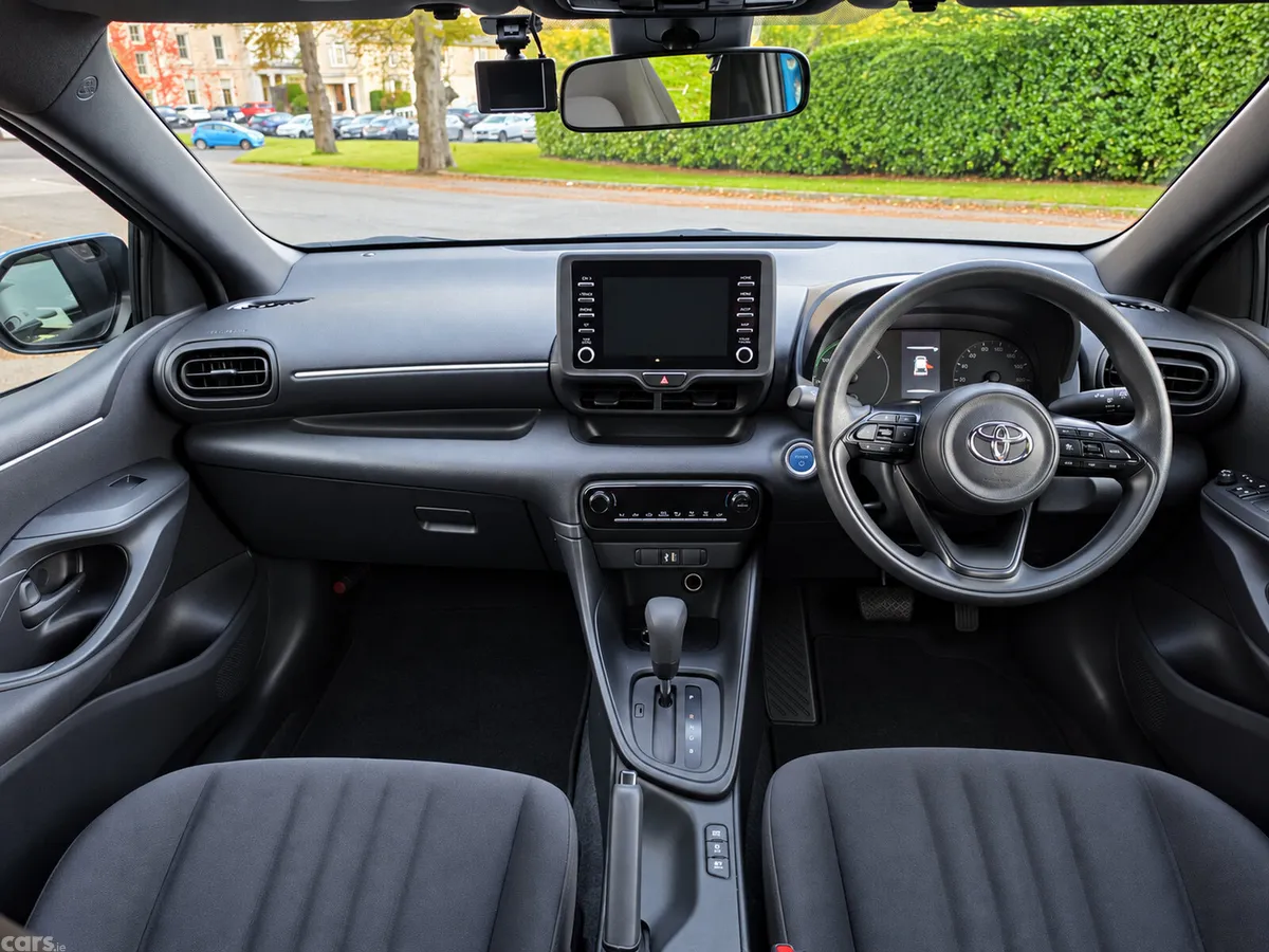 Toyota Yaris Hatchback, Petrol Hybrid, 2023, Blue