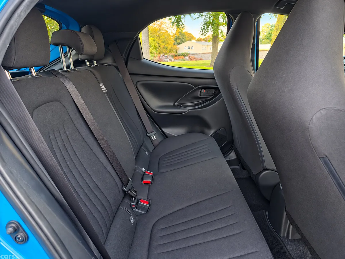 Toyota Yaris Hatchback, Petrol Hybrid, 2023, Blue