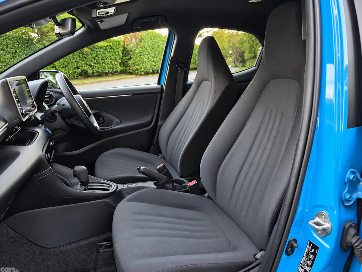 Toyota Yaris Hatchback, Petrol Hybrid, 2023, Blue