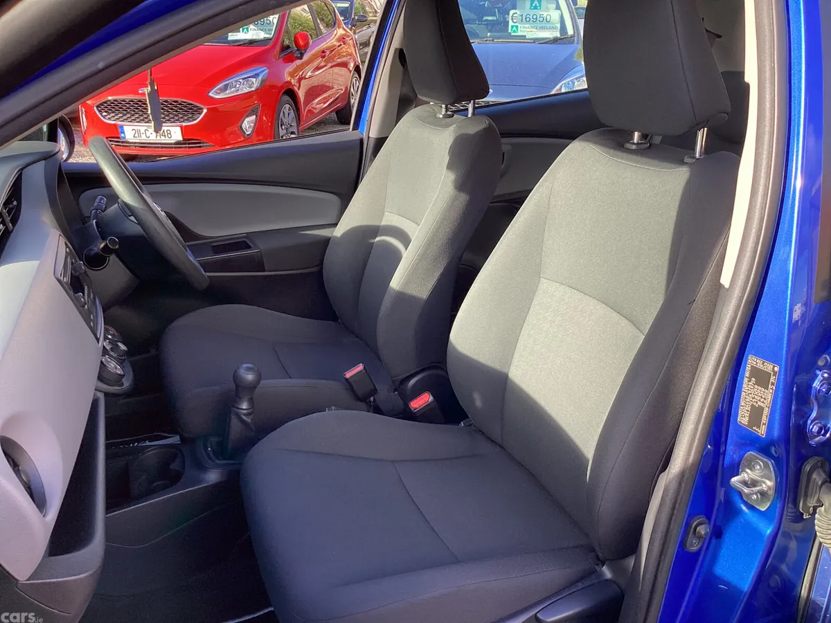Toyota Yaris Hatchback, Petrol, 2020, Blue