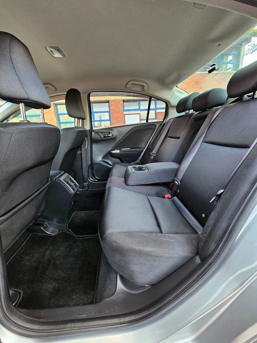 Honda Grace Saloon, Petrol Hybrid, 2015, Silver