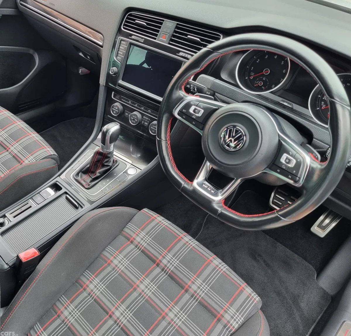 Volkswagen Golf Hatchback, Petrol, 2016, White