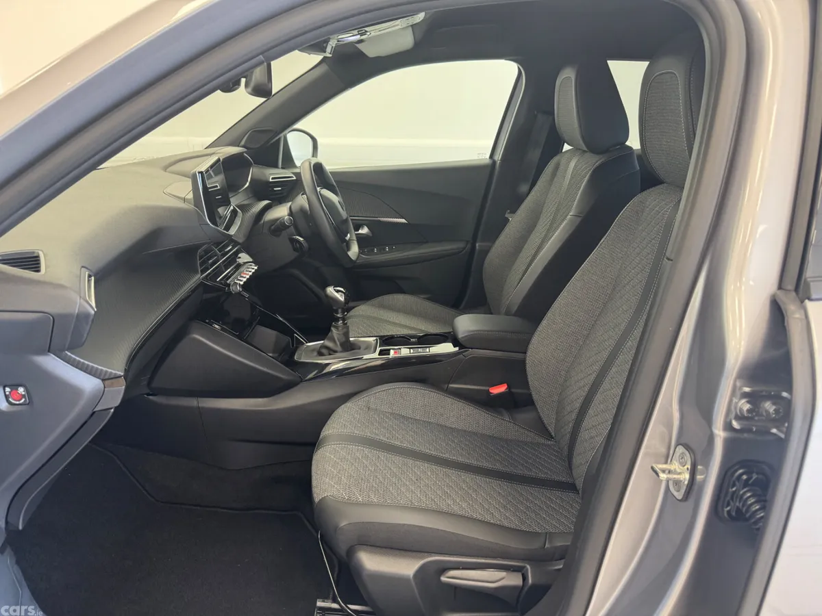 Peugeot 2008 MPV, Petrol, 2024, Grey