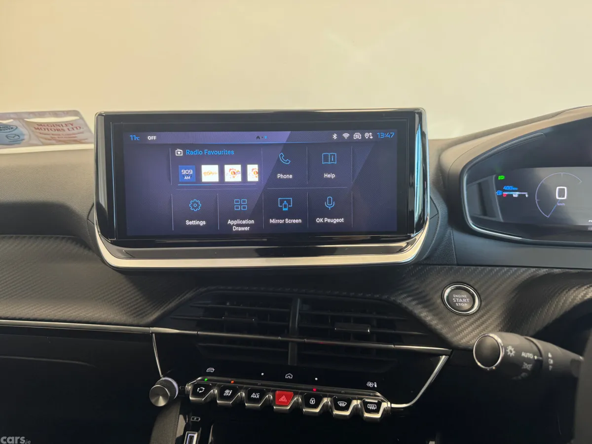 Peugeot 2008 MPV, Petrol, 2024, Grey