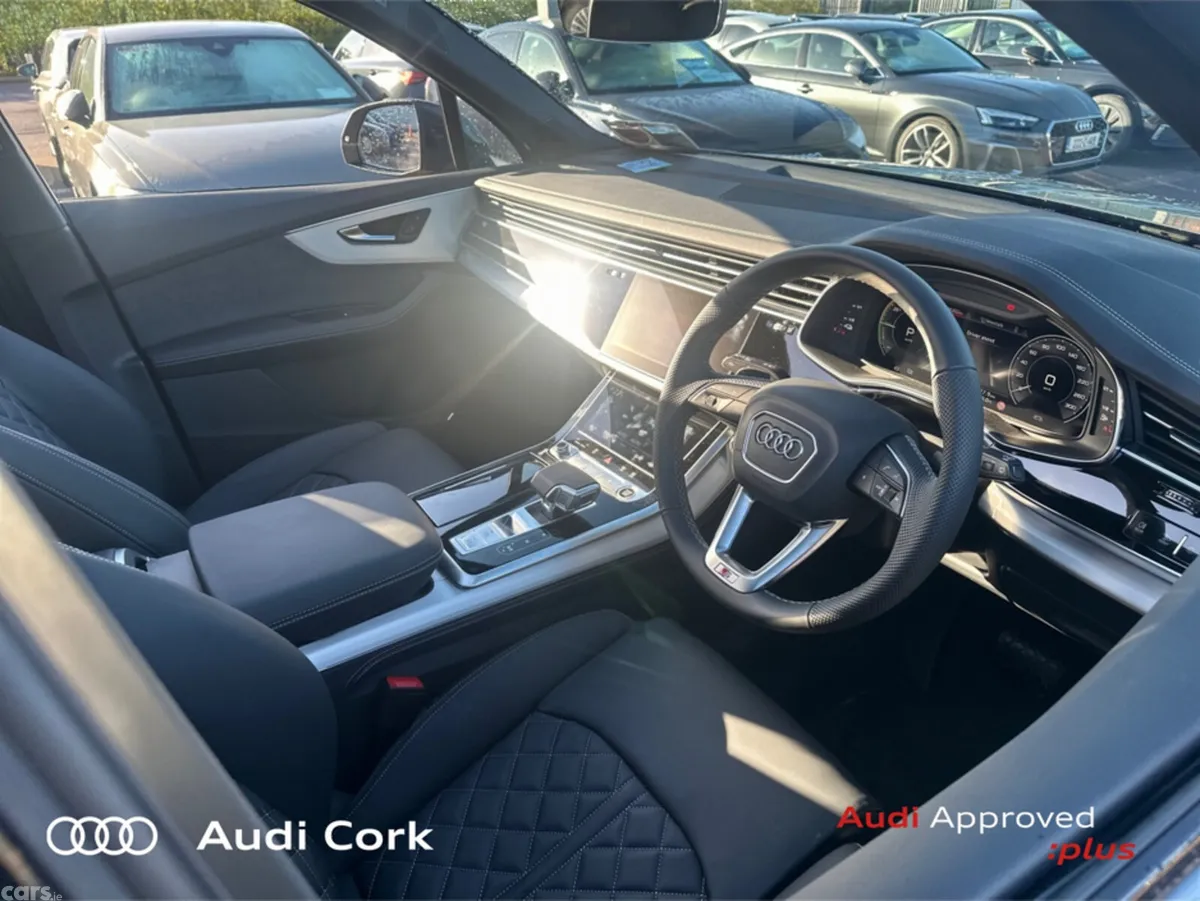 Audi Q7 Hatchback, Petrol Plug-in Hybrid, 2026, 