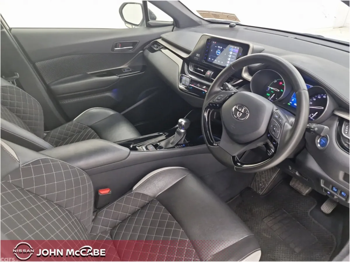 Toyota C-HR SUV, Petrol Hybrid, 2019, White