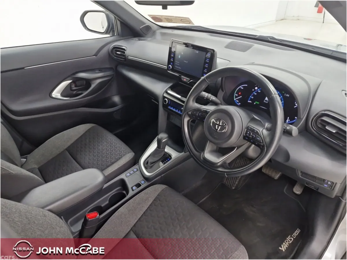 Toyota Yaris Cross Hatchback, Petrol Hybrid, 2023, Grey