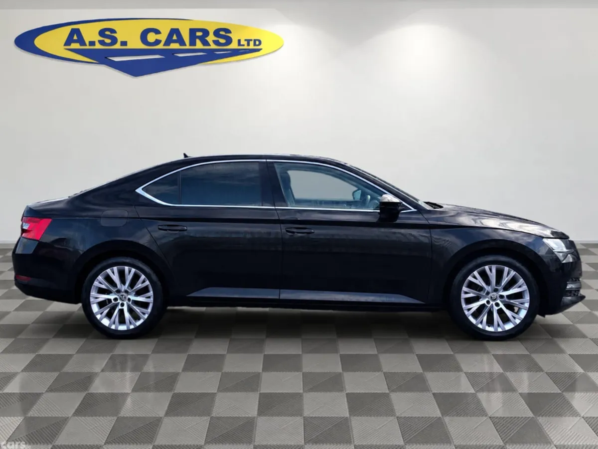 Skoda Superb Hatchback, Diesel, 2022, Black