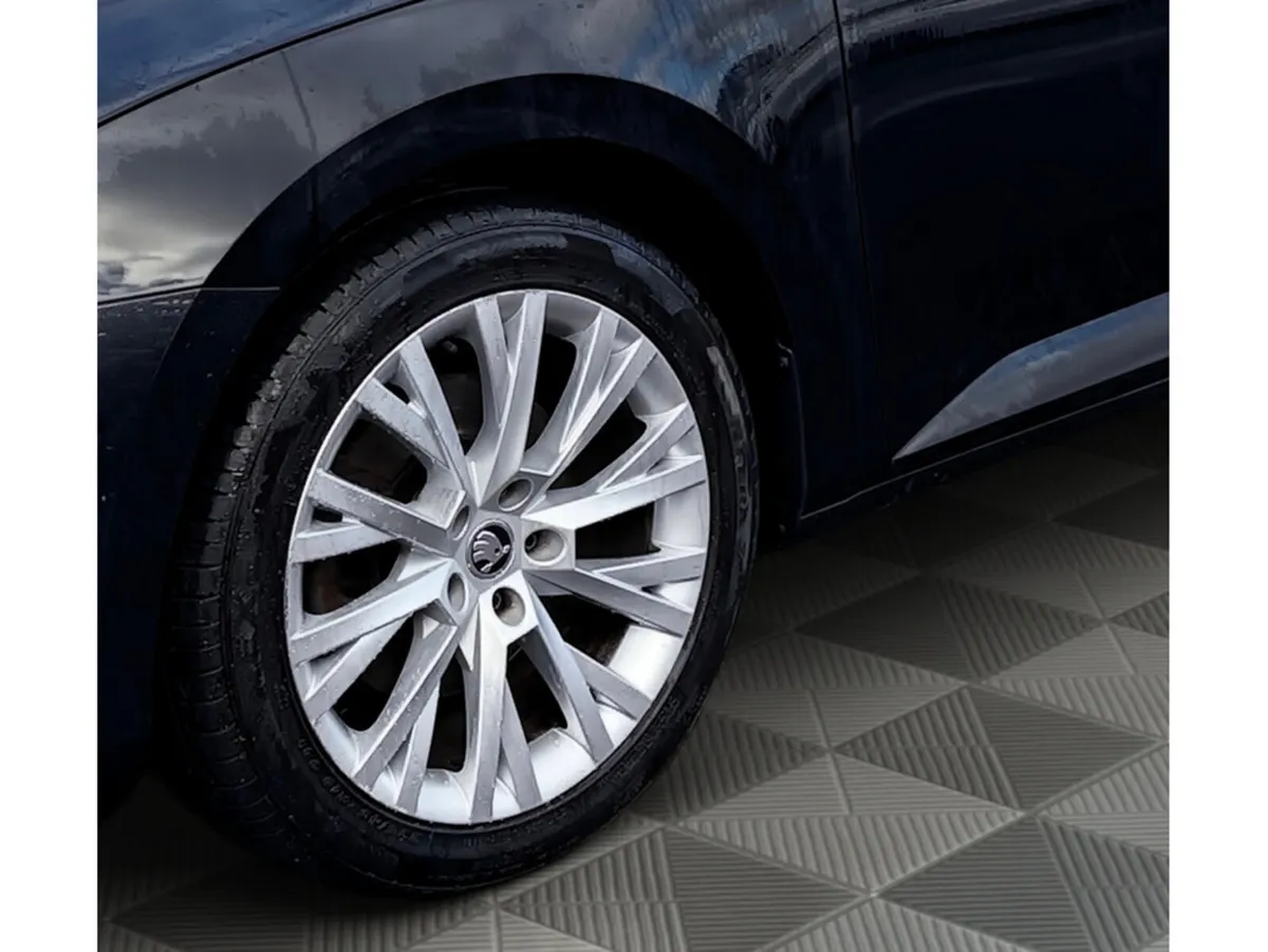 Skoda Superb Hatchback, Diesel, 2022, Black