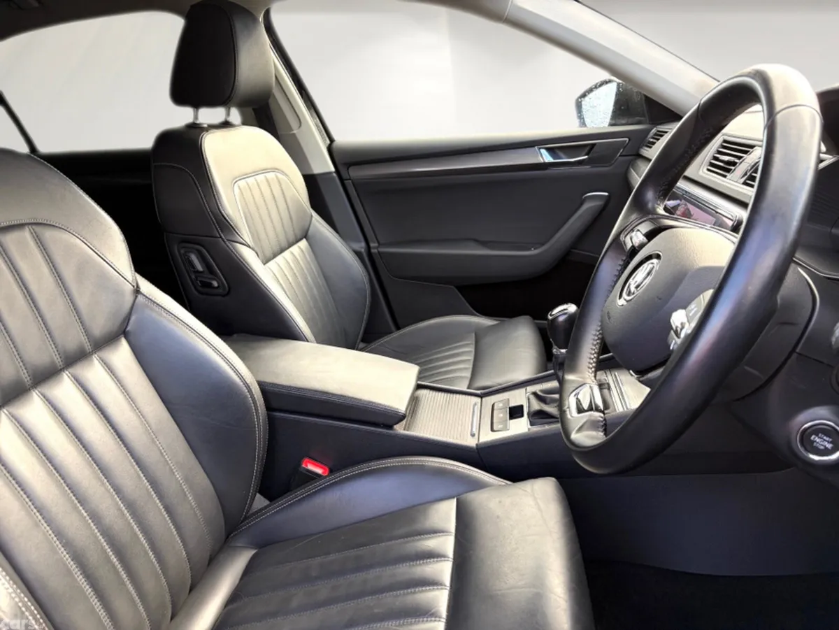 Skoda Superb Hatchback, Diesel, 2022, Black