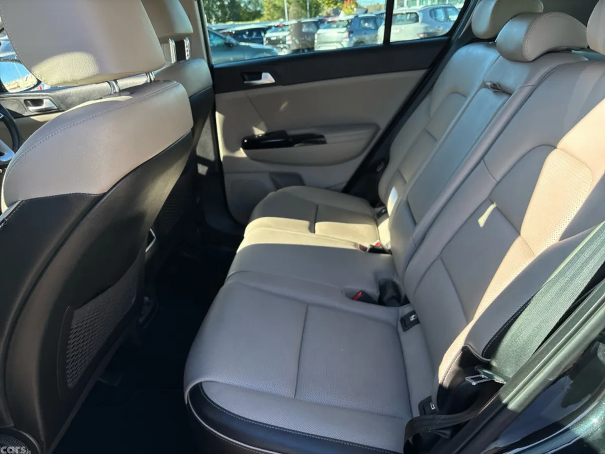 Kia Sportage MPV, Diesel Hybrid, 2021, Black