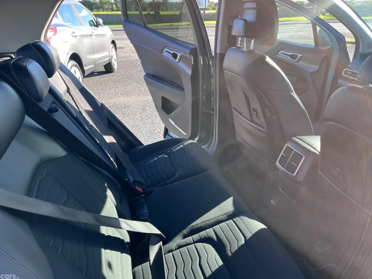 Kia Sportage MPV, Diesel, 2023, Grey
