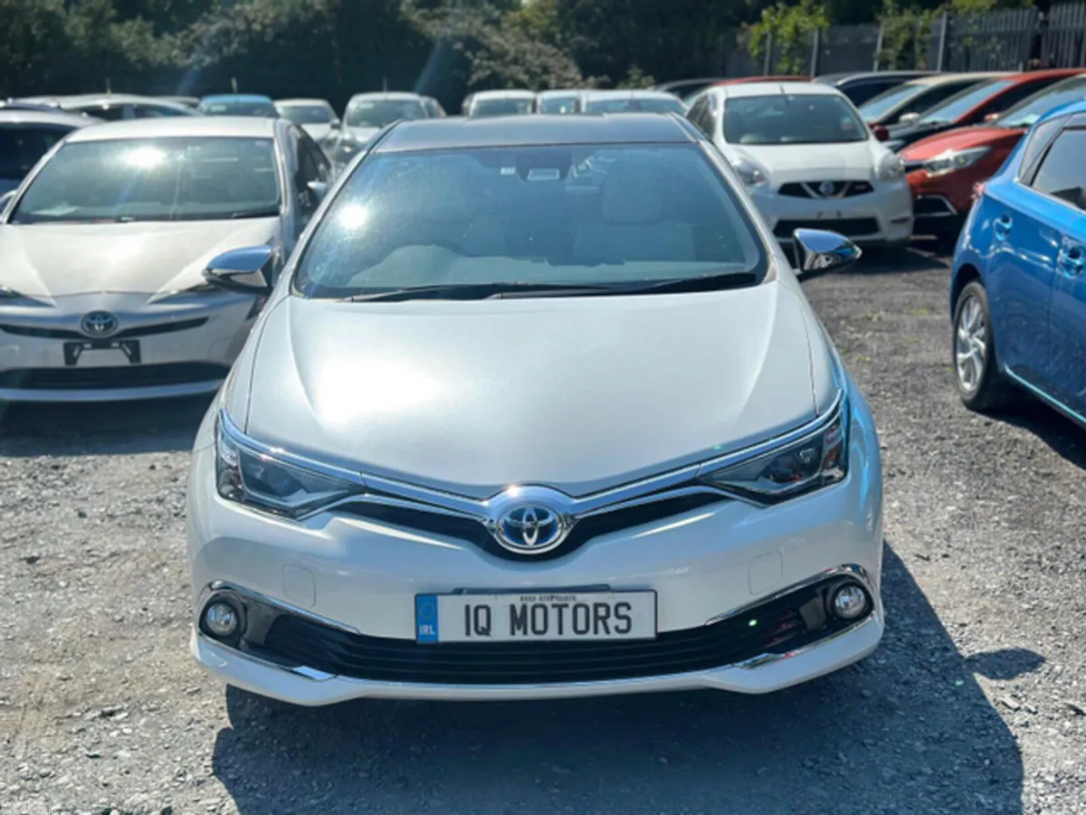 Toyota Auris Hatchback, Petrol Hybrid, 2016, White
