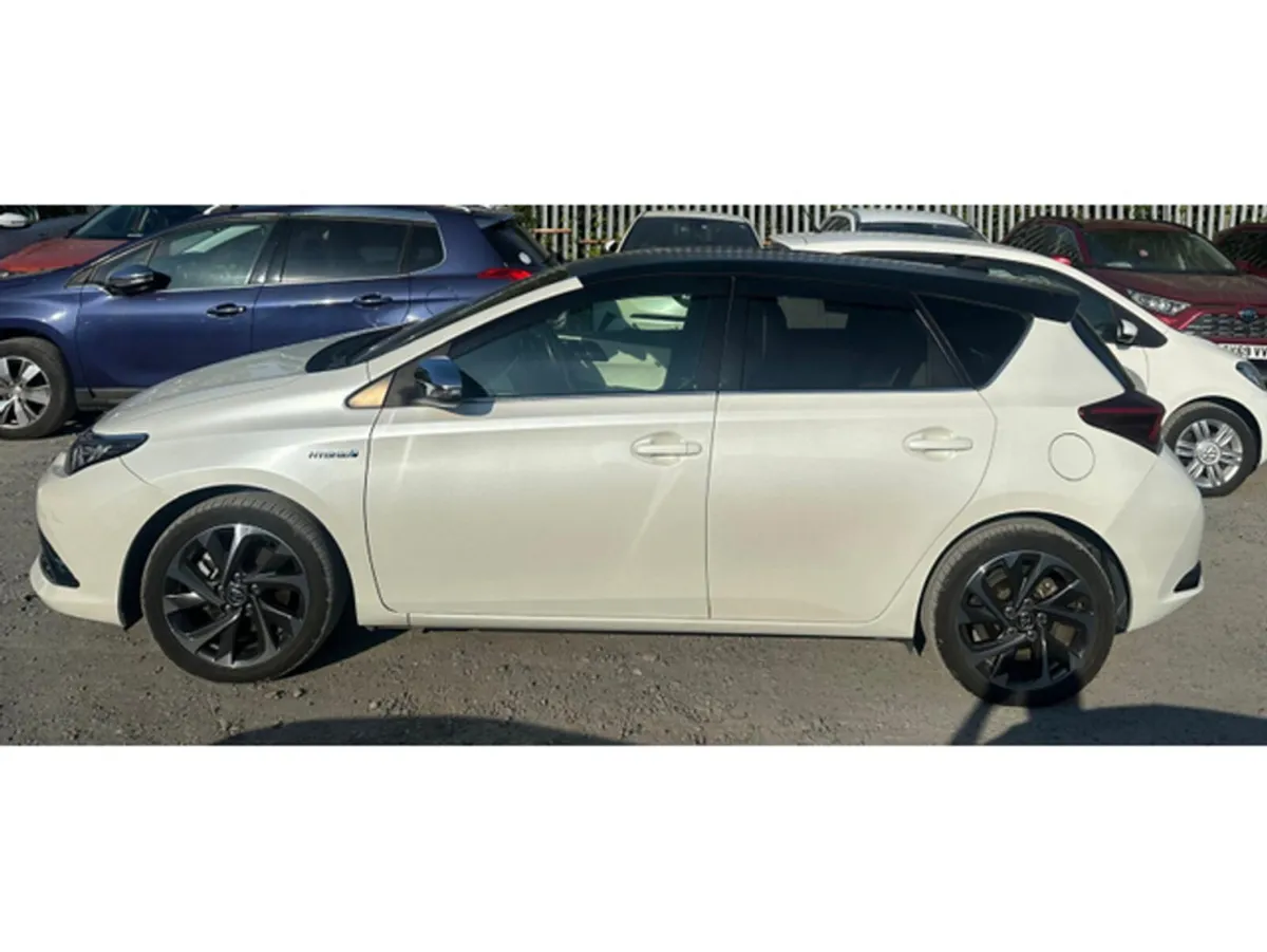 Toyota Auris Hatchback, Petrol Hybrid, 2016, White