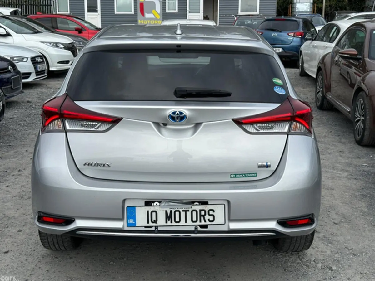 Toyota Auris Hatchback, Petrol Hybrid, 2016, Silver