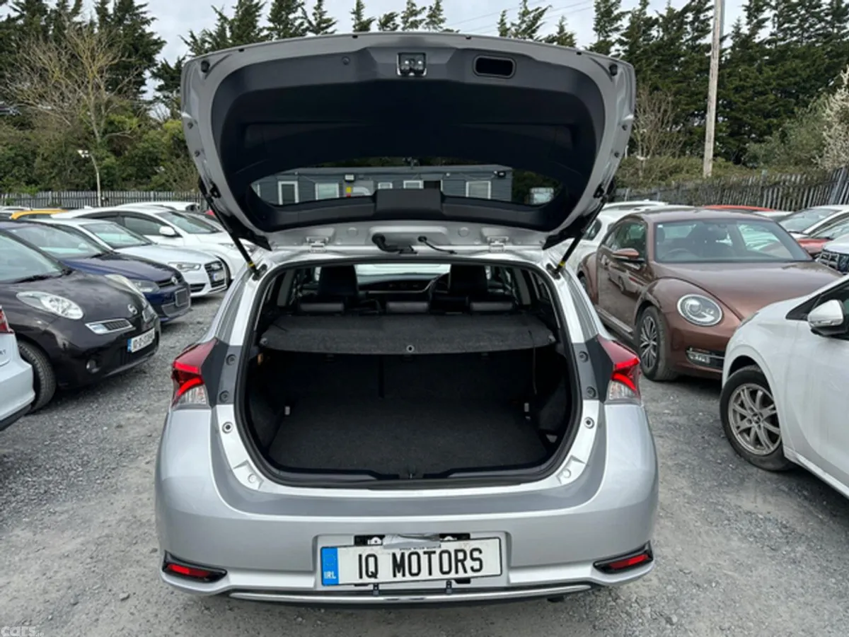 Toyota Auris Hatchback, Petrol Hybrid, 2016, Silver