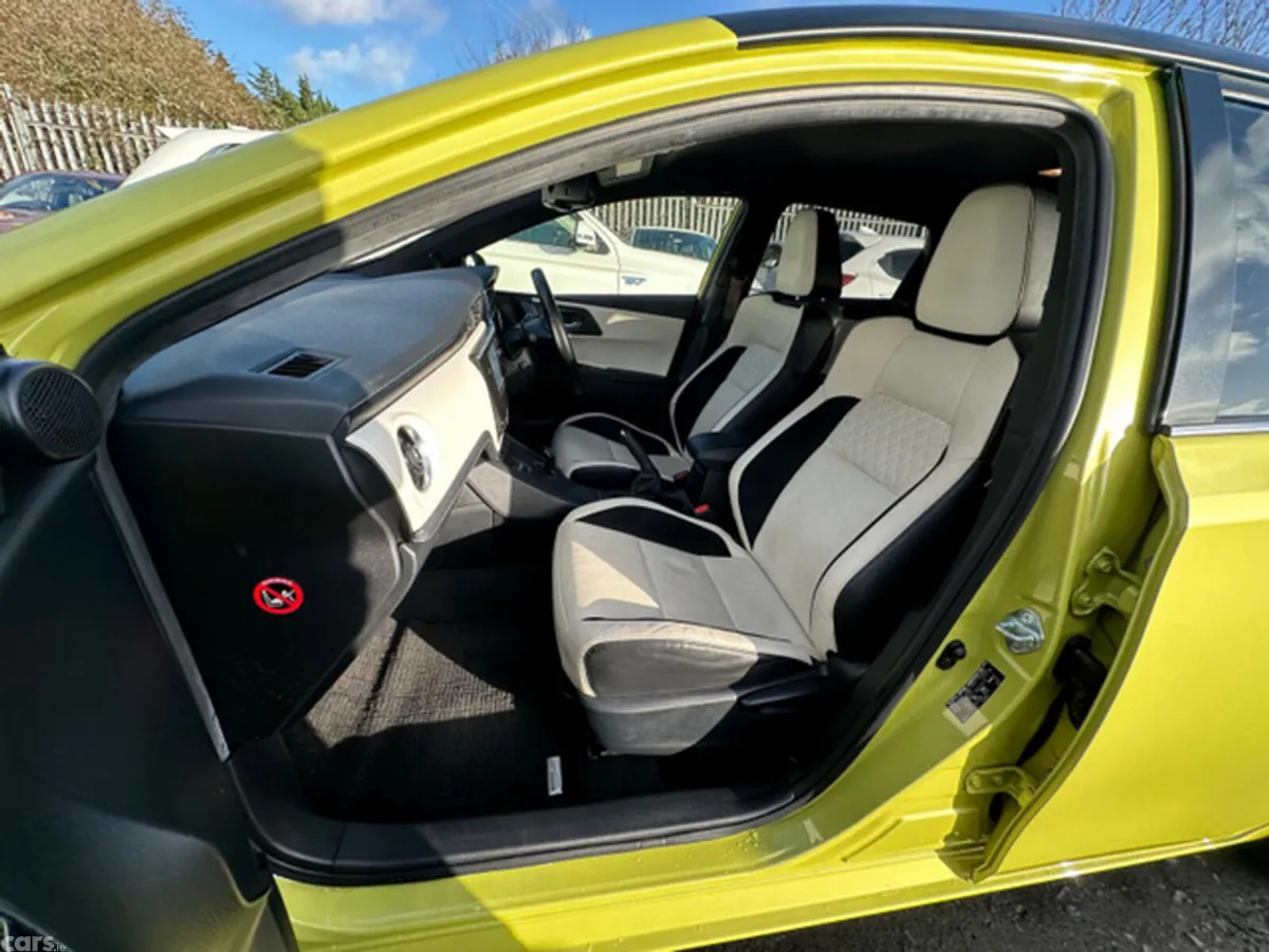 Toyota Auris Hatchback, Petrol Hybrid, 2016, Green