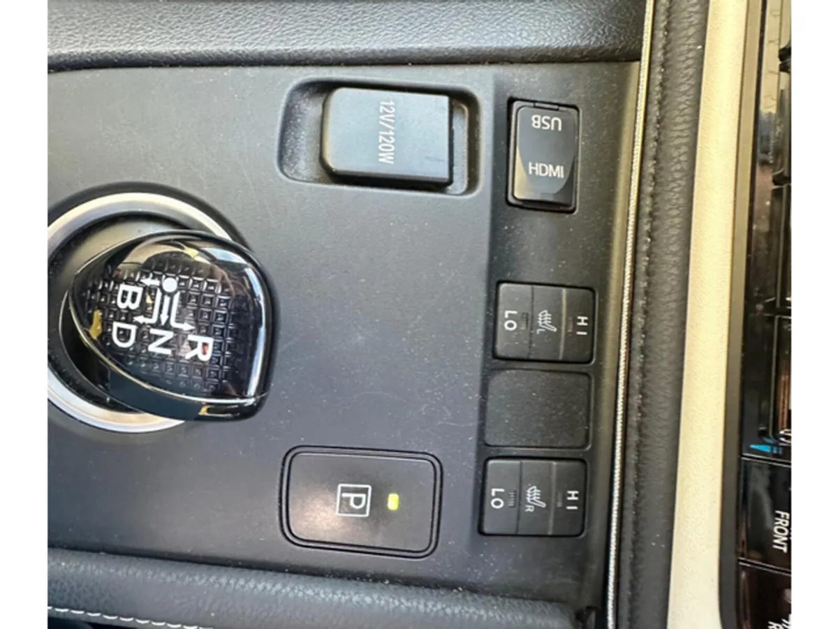 Toyota Auris Hatchback, Petrol Hybrid, 2016, Green