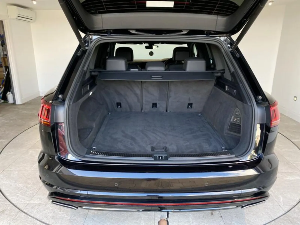 Volkswagen Touareg SUV, Diesel, 2022, Black