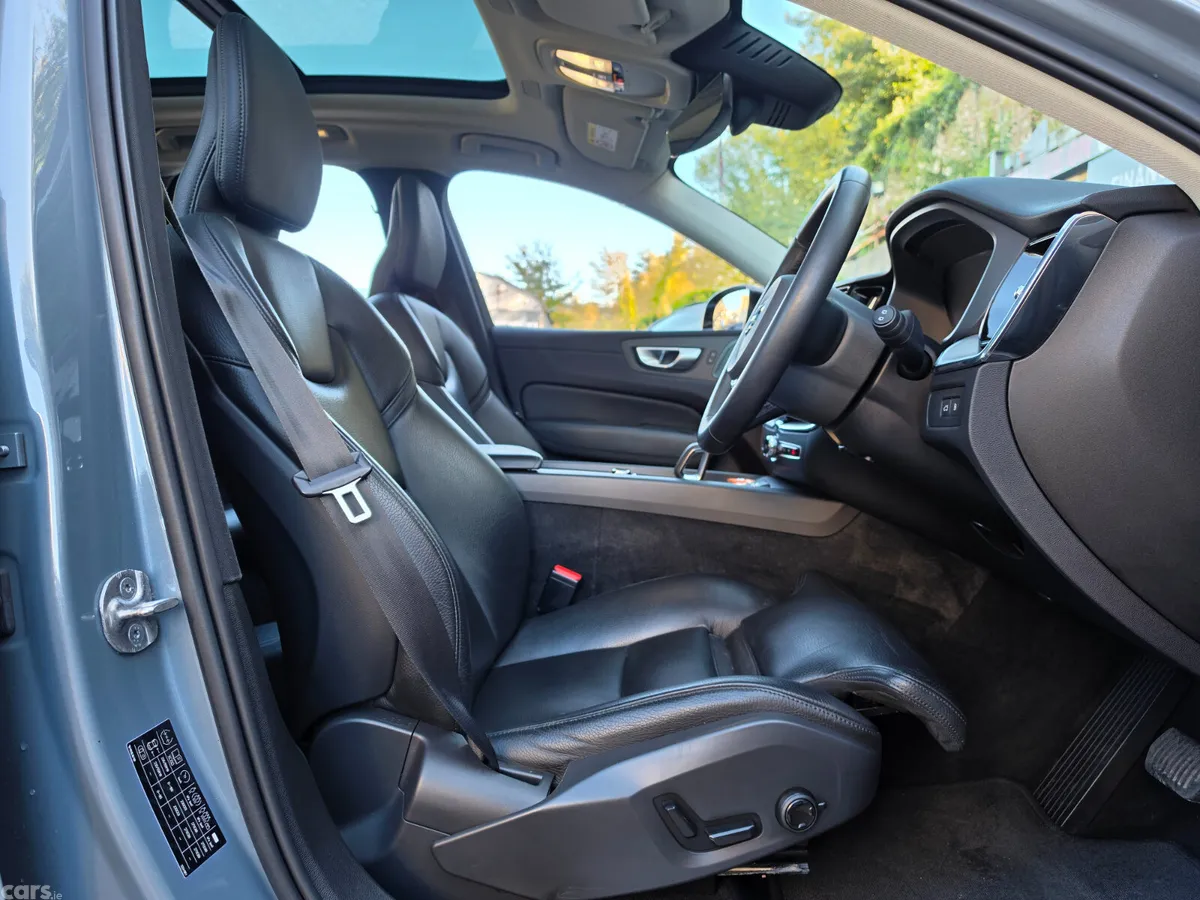 Volvo XC60 SUV, Petrol Hybrid, 2023, Grey