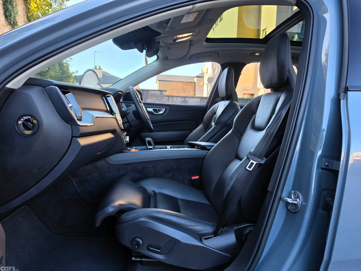 Volvo XC60 SUV, Petrol Hybrid, 2023, Grey