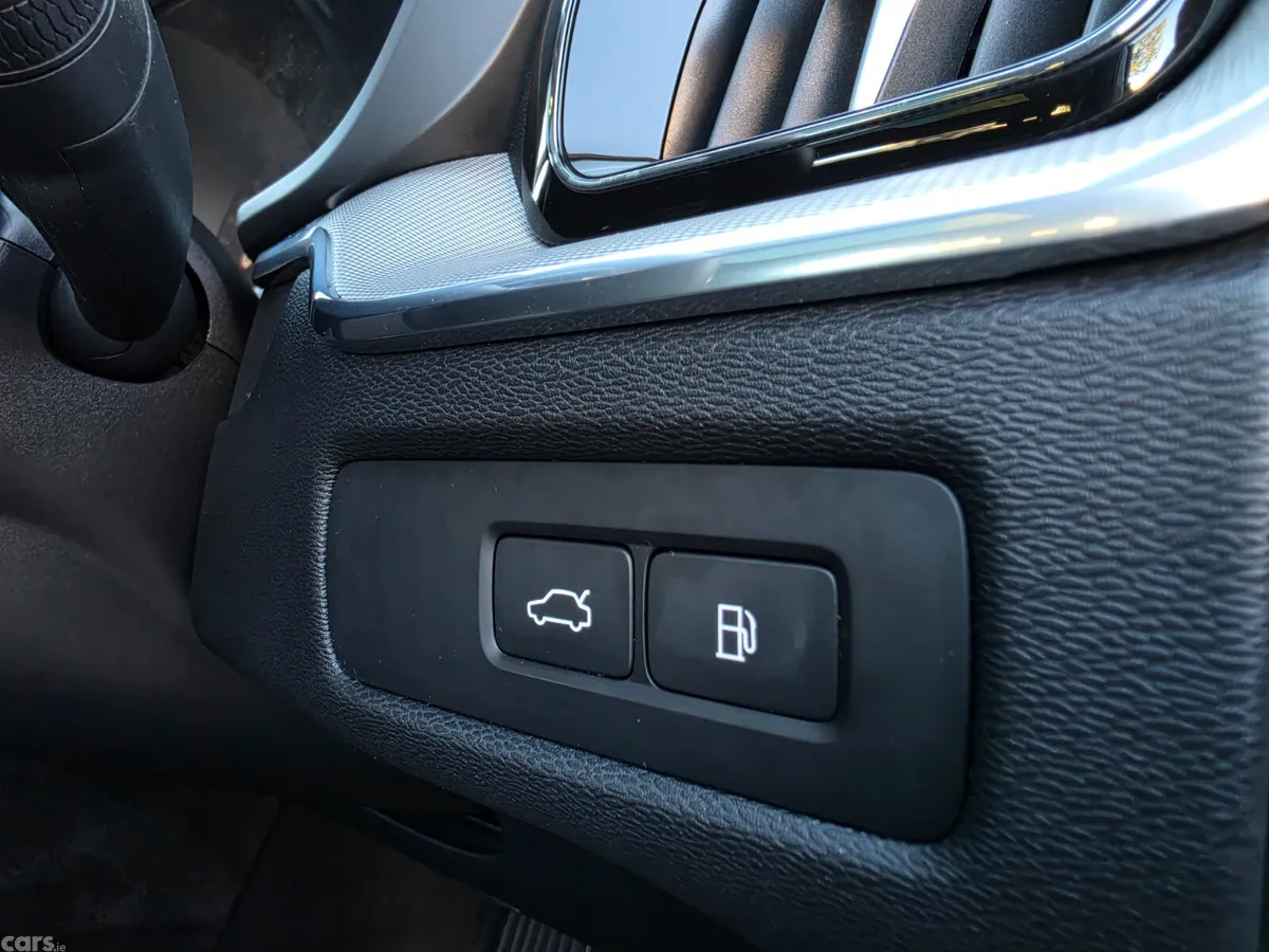 Volvo XC60 SUV, Petrol Hybrid, 2023, Grey