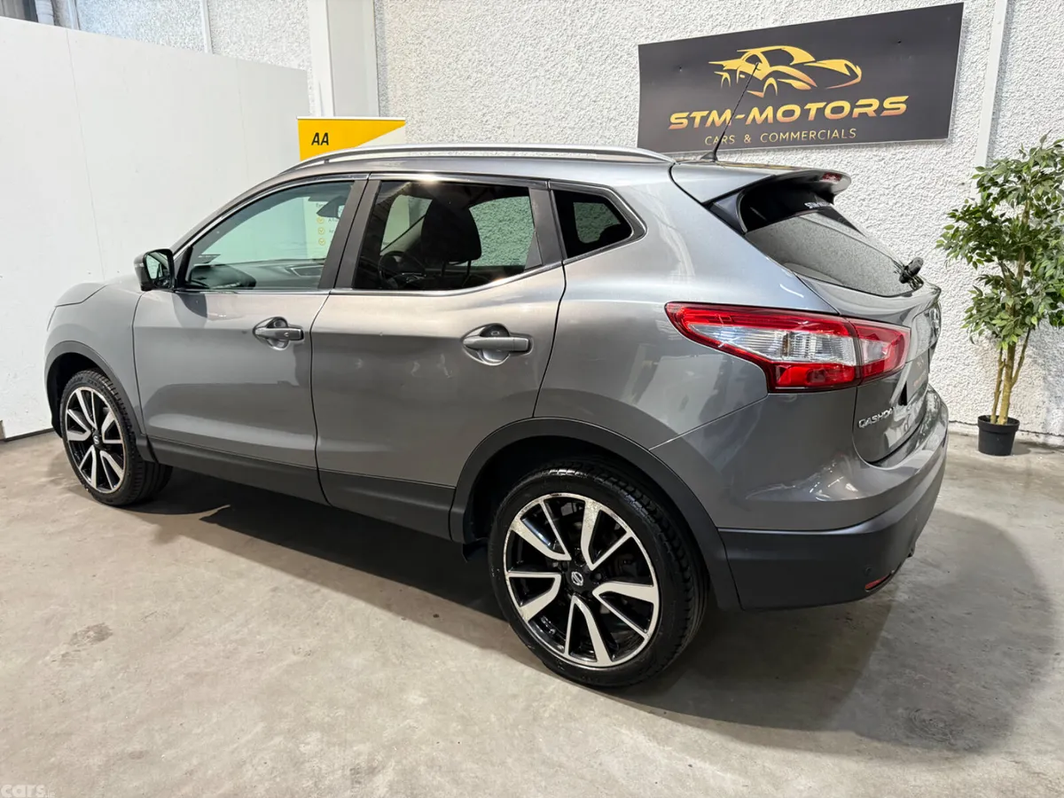 Nissan Qashqai Hatchback, Diesel, 2016, Grey