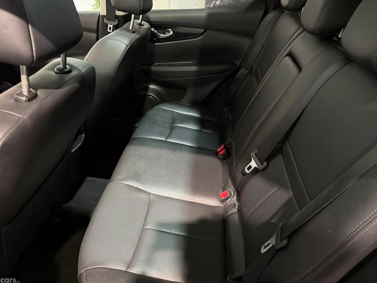 Nissan Qashqai Hatchback, Diesel, 2016, Grey