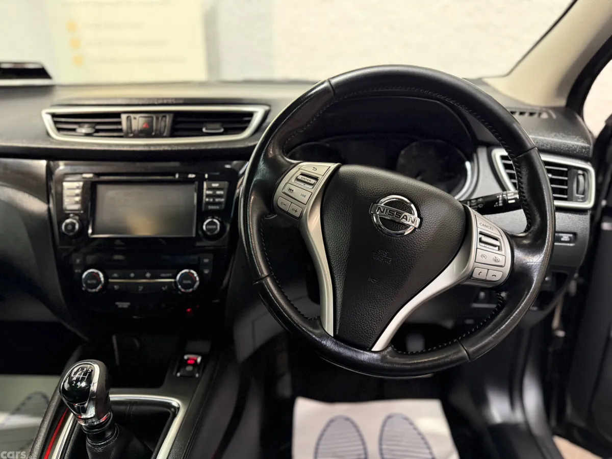 Nissan Qashqai Hatchback, Diesel, 2016, Grey