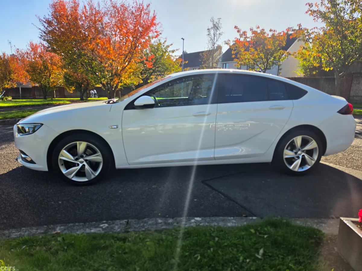 Opel Insignia Hatchback, Diesel, 2020, White
