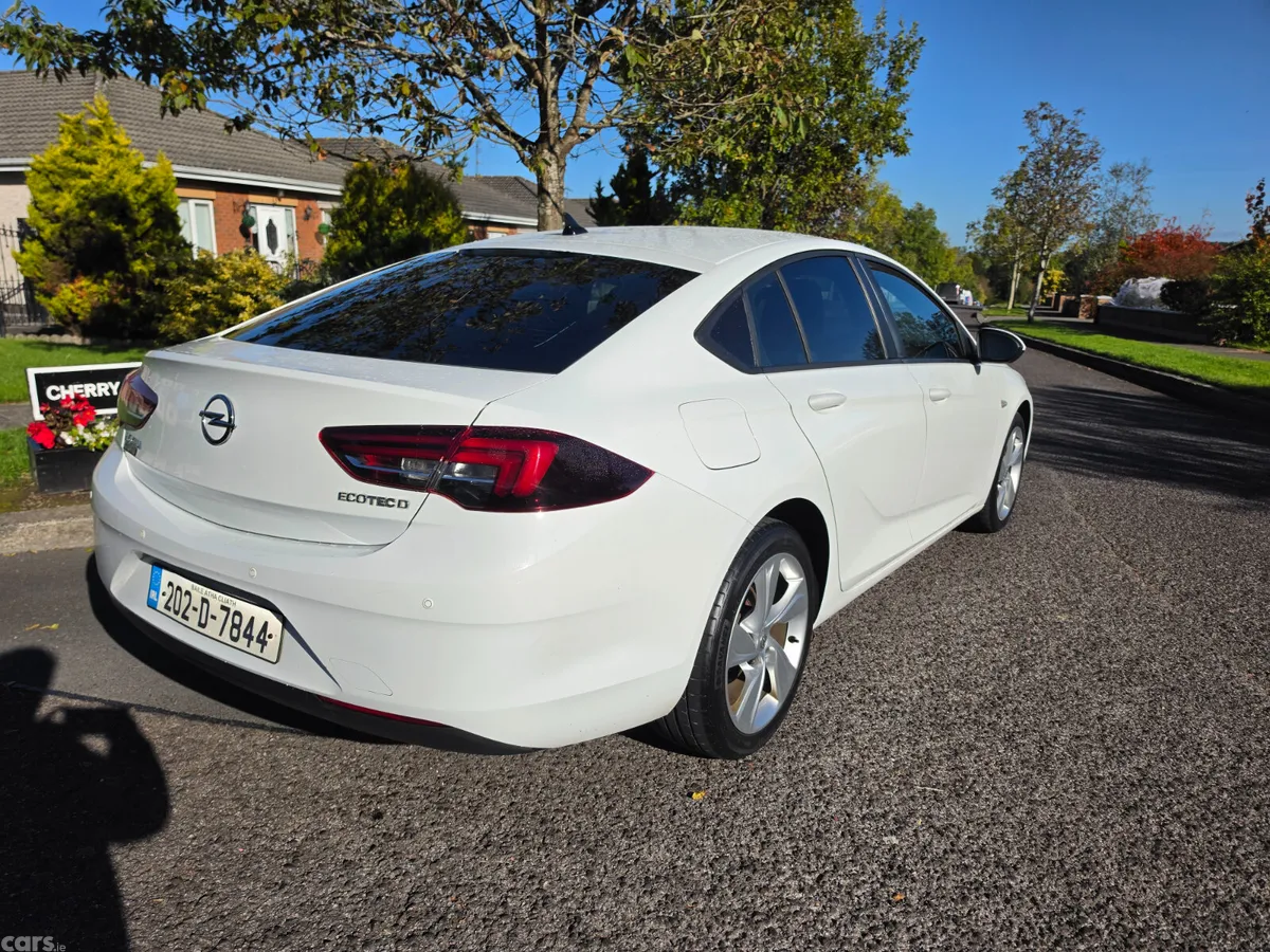 Opel Insignia Hatchback, Diesel, 2020, White