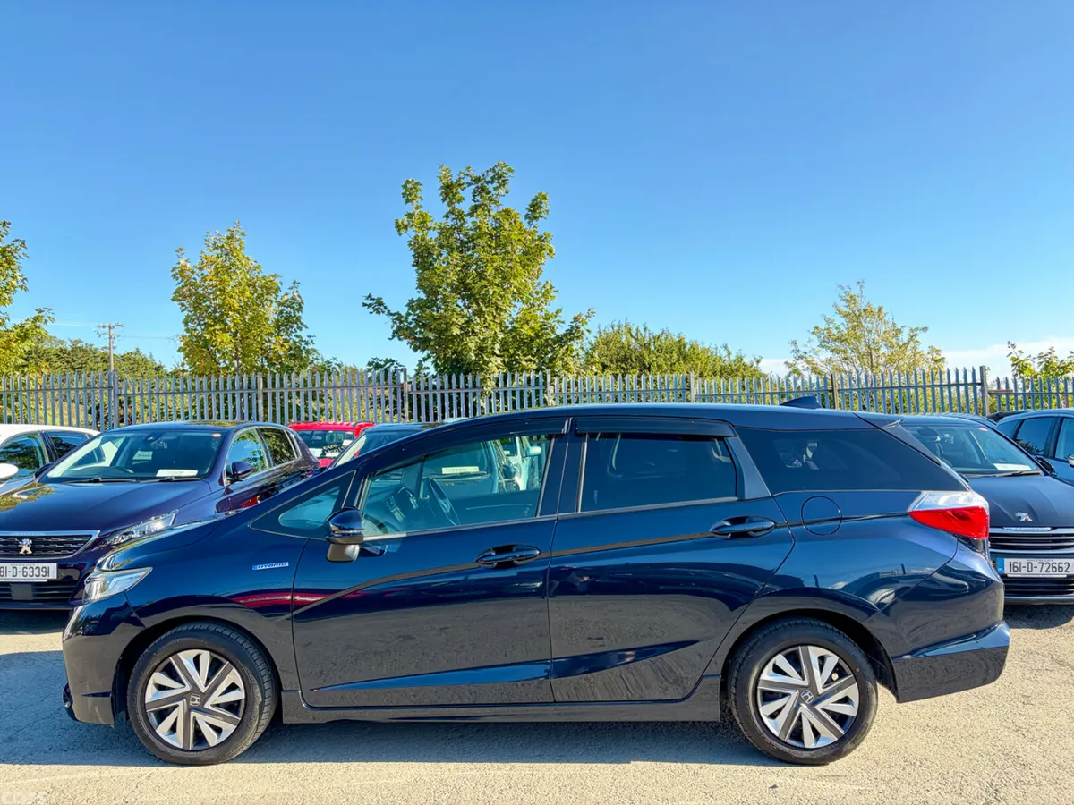 Honda Shuttle MPV, Petrol Hybrid, 2015, Blue
