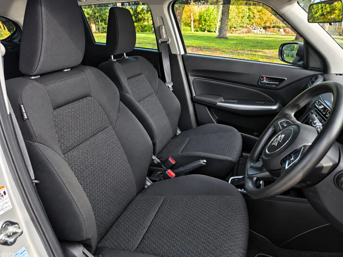 Suzuki Swift Hatchback, Petrol, 2021, Silver