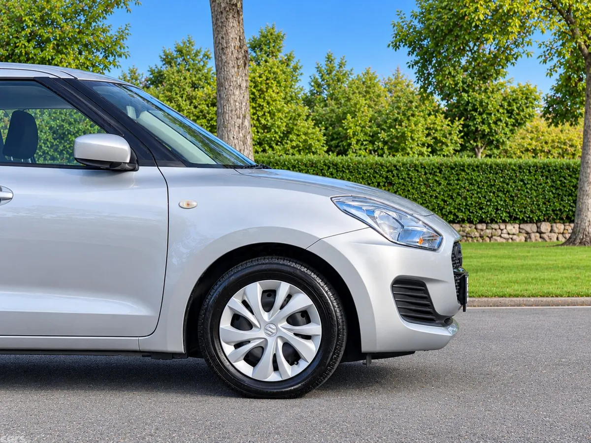 Suzuki Swift Hatchback, Petrol, 2021, Silver