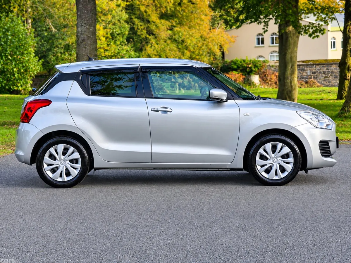 Suzuki Swift Hatchback, Petrol, 2021, Silver