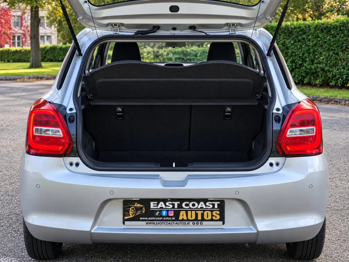Suzuki Swift Hatchback, Petrol, 2021, Silver