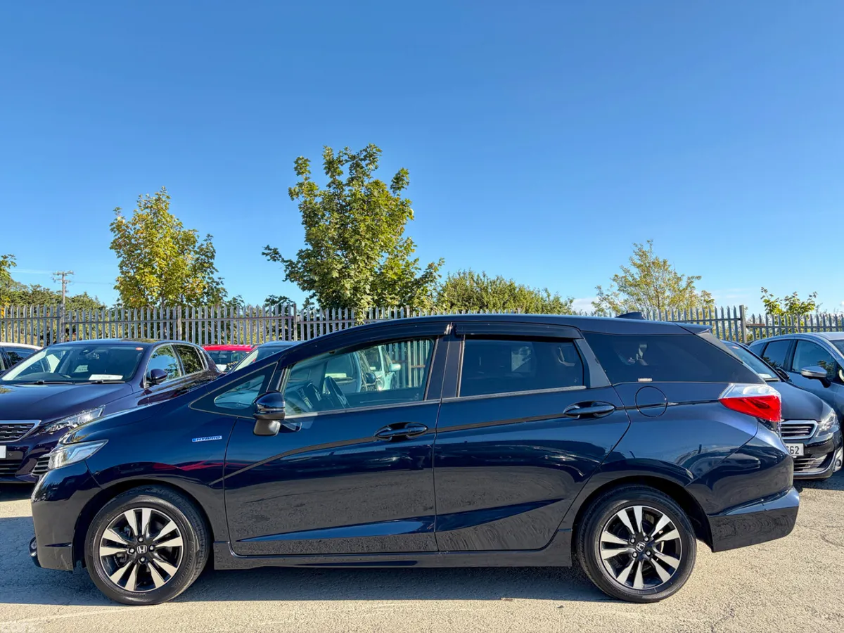 Honda Shuttle MPV, Petrol Hybrid, 2016, Blue