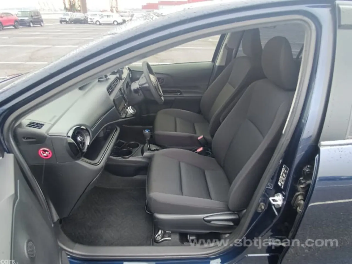 Toyota Aqua Hatchback, Petrol Hybrid, 2017, Blue