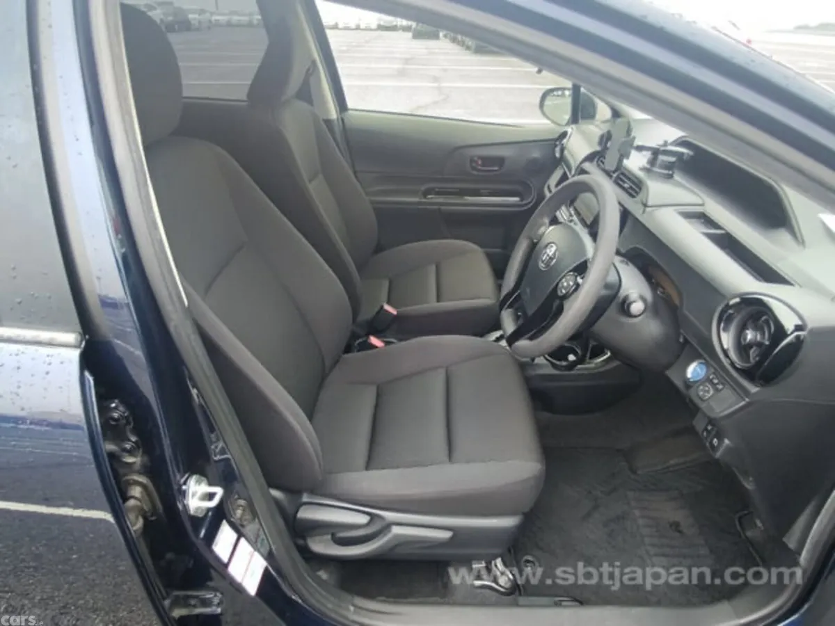 Toyota Aqua Hatchback, Petrol Hybrid, 2017, Blue