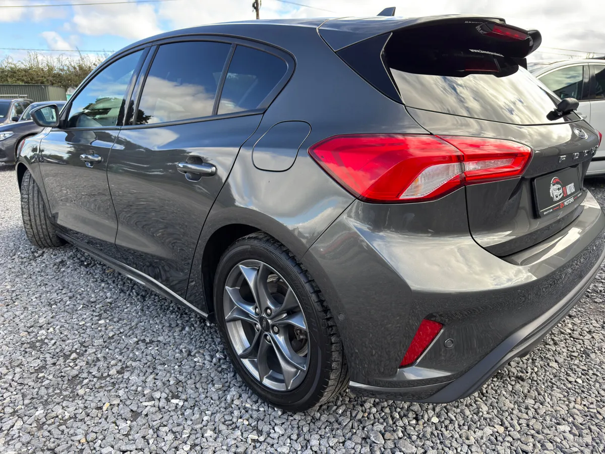 Ford Focus Hatchback, Diesel, 2021, Grey