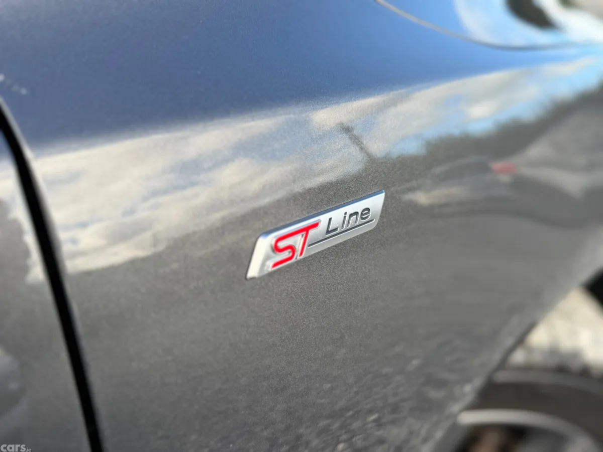 Ford Focus Hatchback, Diesel, 2021, Grey