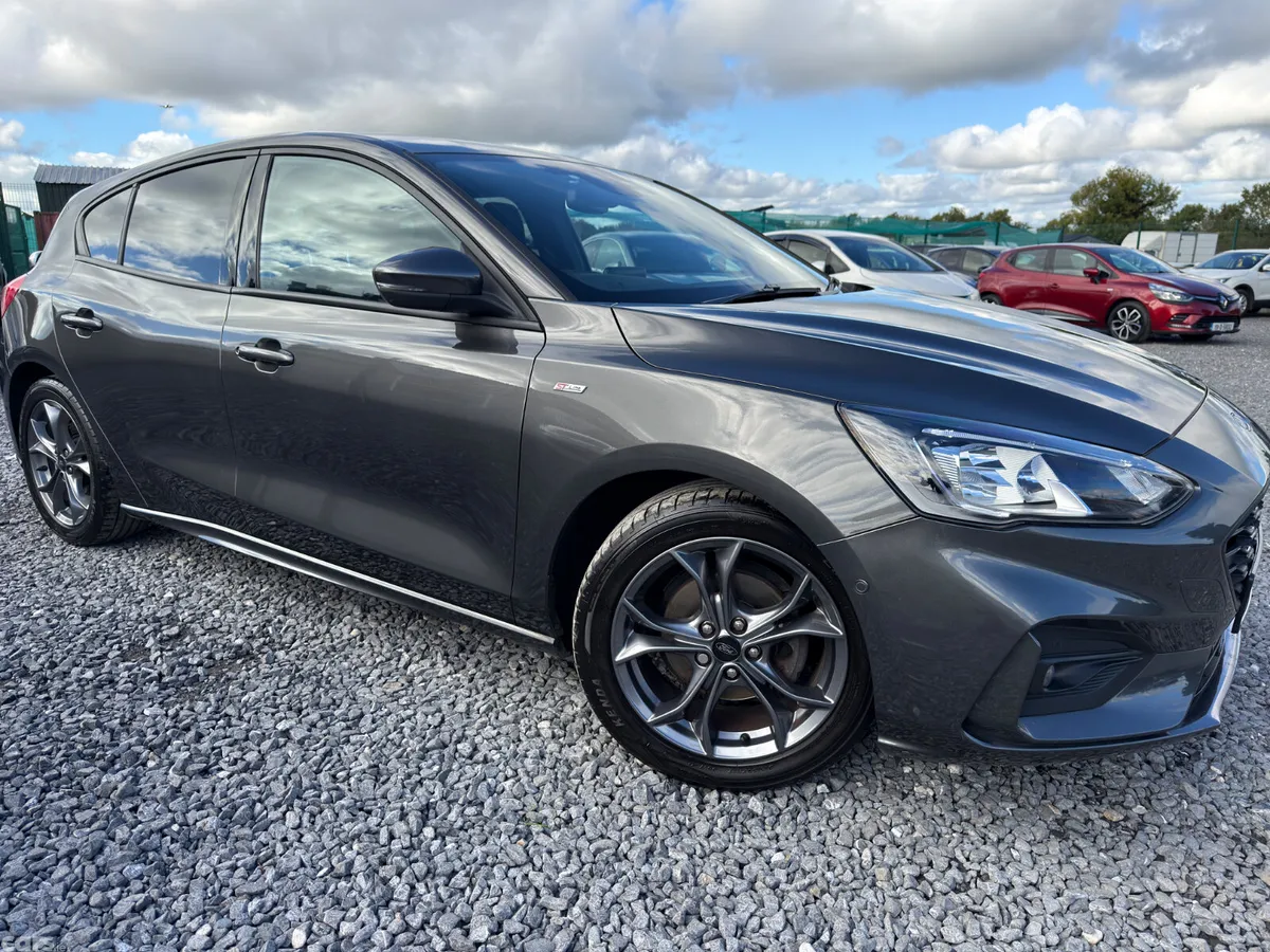 Ford Focus Hatchback, Diesel, 2021, Grey