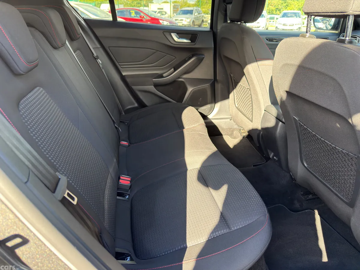 Ford Focus Hatchback, Diesel, 2021, Grey