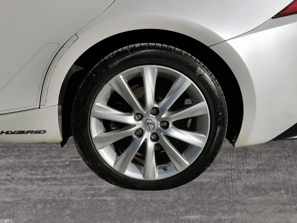 Lexus IS Saloon, Petrol Hybrid, 2015, White