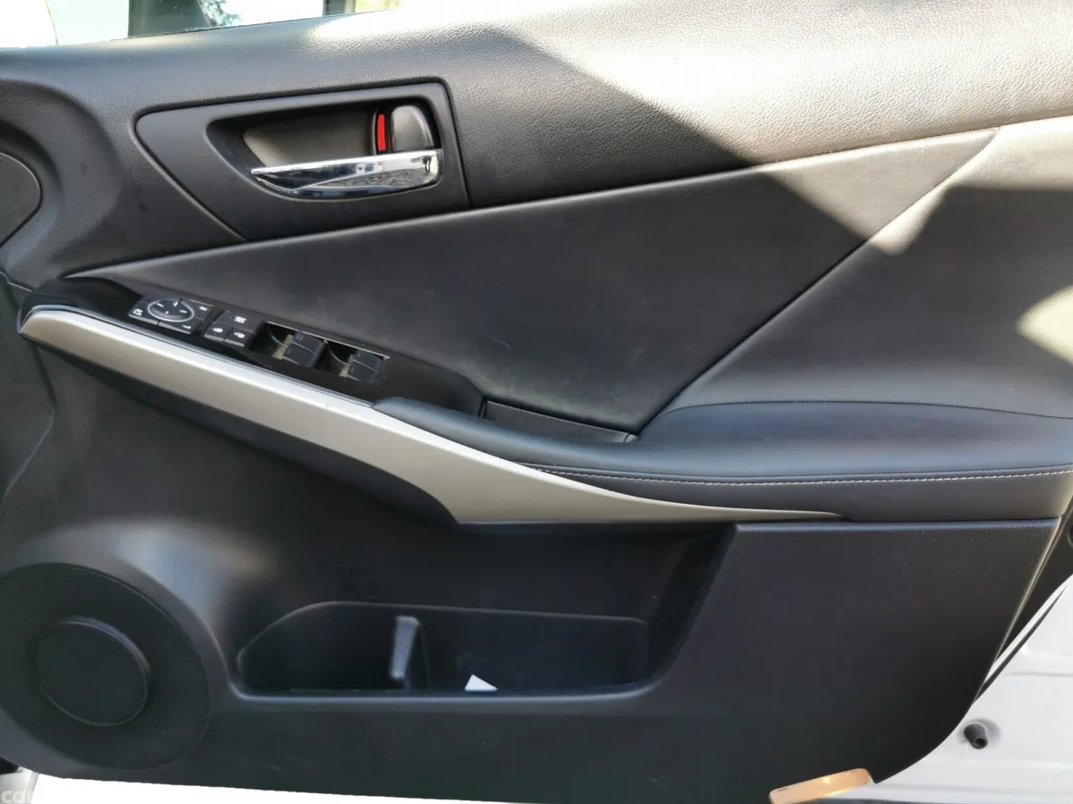 Lexus IS Saloon, Petrol Hybrid, 2015, White