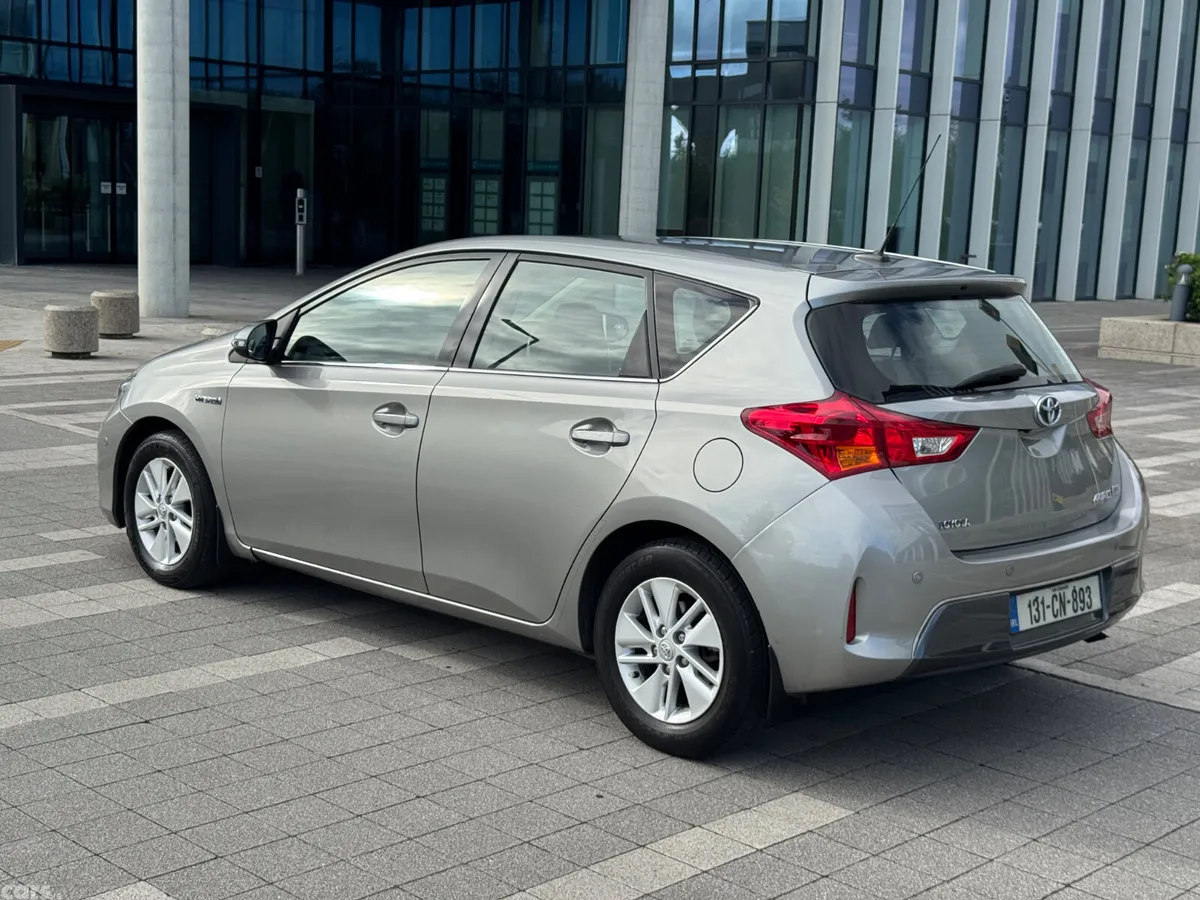 Toyota Auris Hatchback, Petrol Hybrid, 2013, Grey