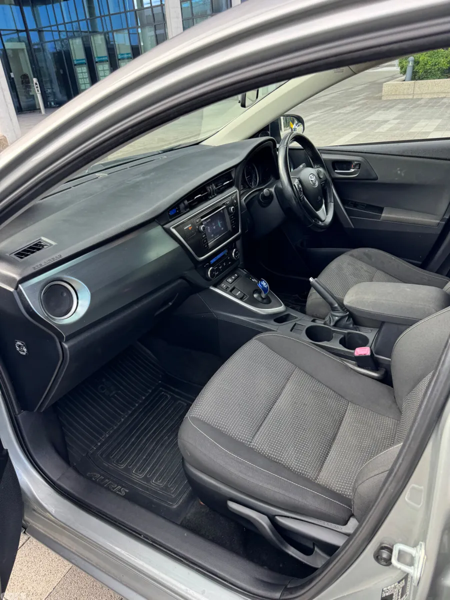 Toyota Auris Hatchback, Petrol Hybrid, 2013, Grey