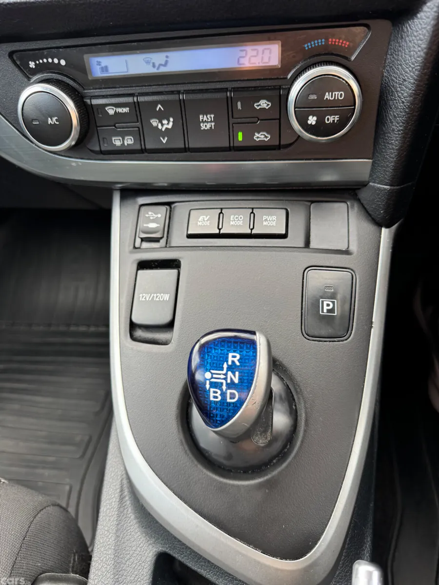 Toyota Auris Hatchback, Petrol Hybrid, 2013, Grey
