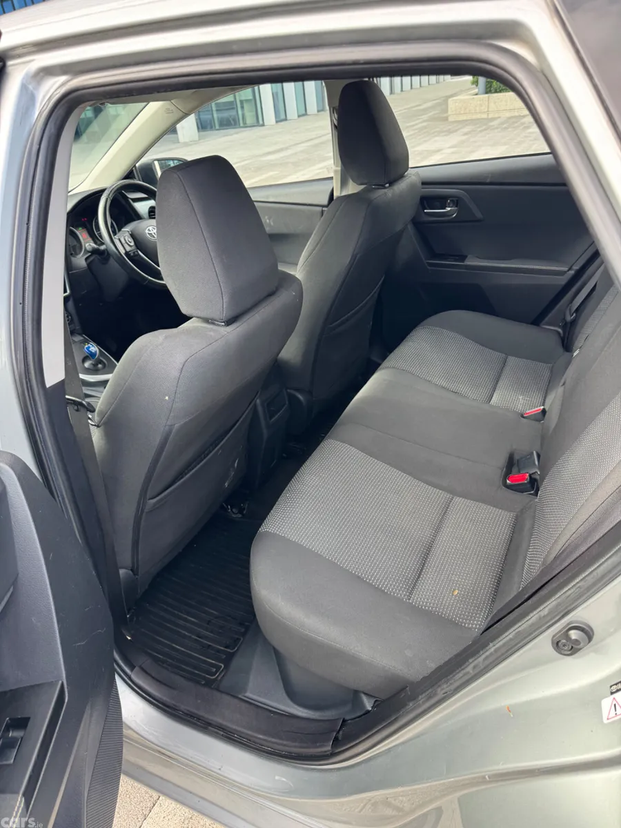 Toyota Auris Hatchback, Petrol Hybrid, 2013, Grey